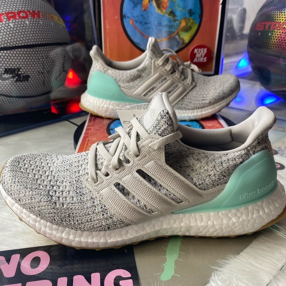 🆕 Adidas UltraBoost 4.0 Carbon Mint - Womens - Picture 11 of 11